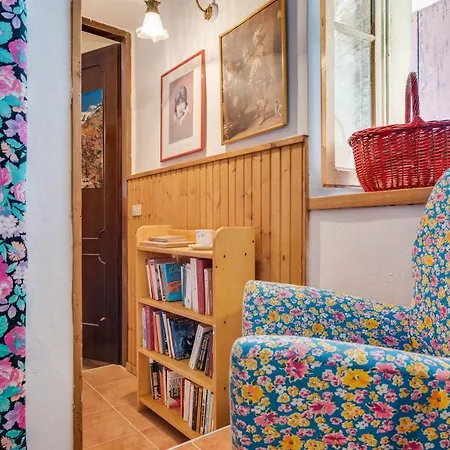 Central Apt- Como Lake! *